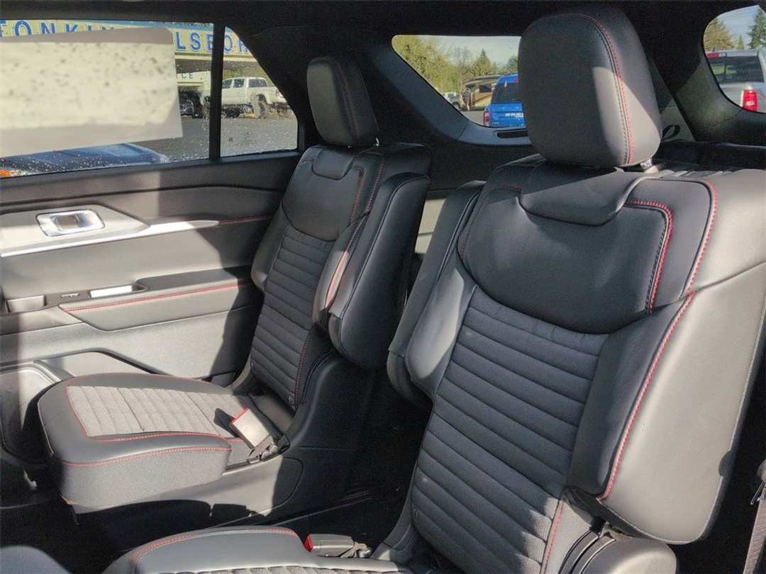 2026 Ford Explorer STLine - Image 25