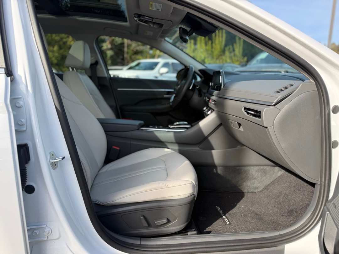 2021 Hyundai Sonata Limited - Image 16