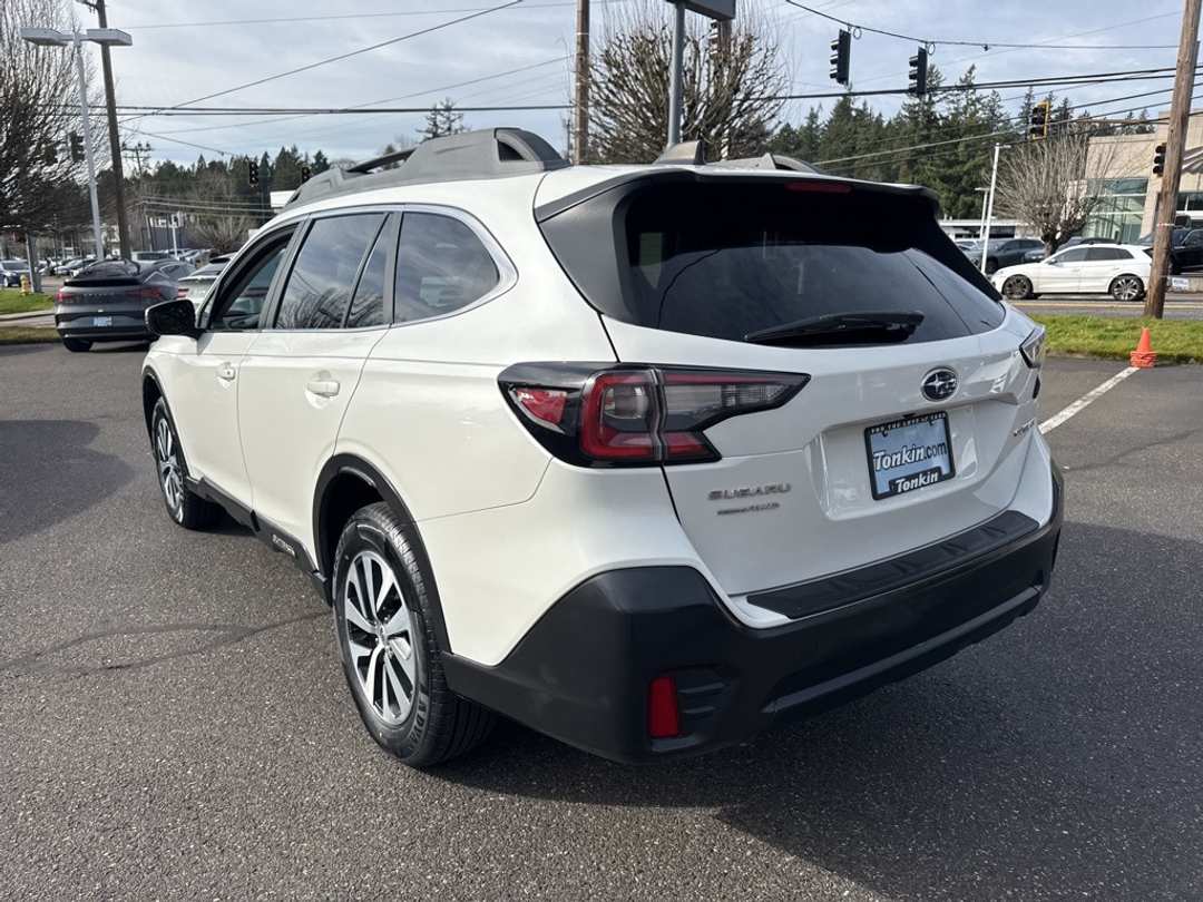2020 Subaru Outback Premium - Image 5