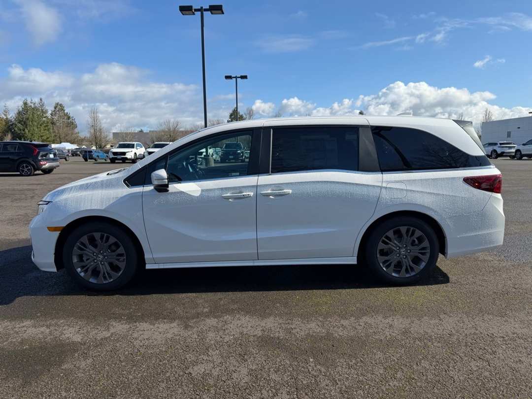 2026 Honda Odyssey Touring - Image 5