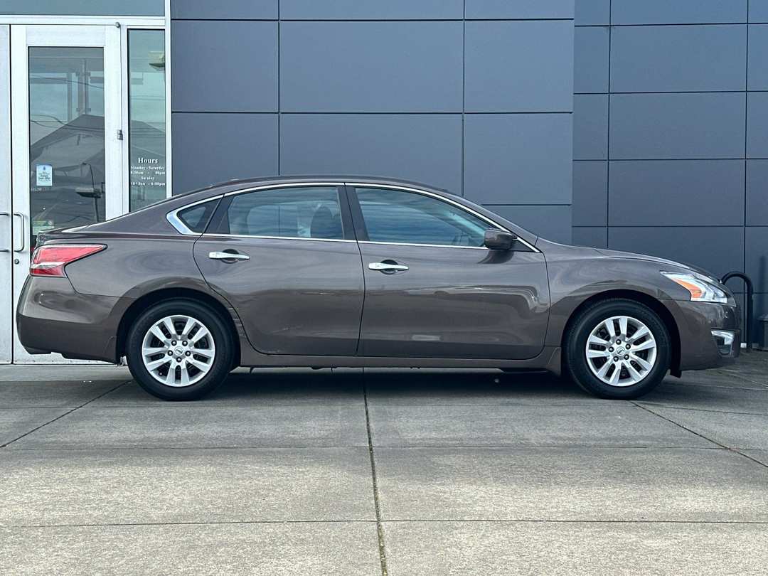 2015 Nissan Altima 2.5 S - Image 2