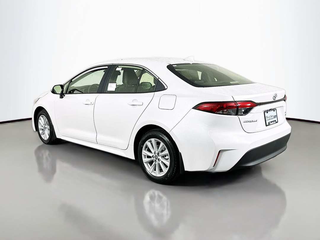 2026 Toyota Corolla XLE - Image 5