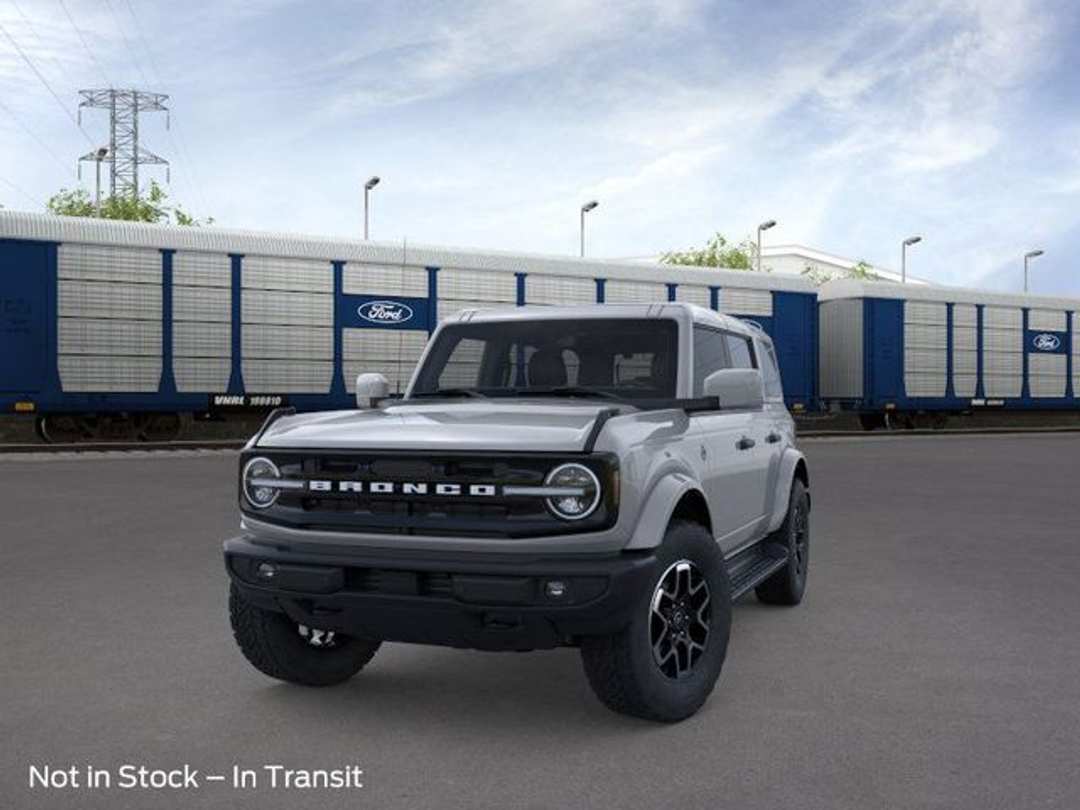 2026 Ford Bronco Outer Banks - Image 2