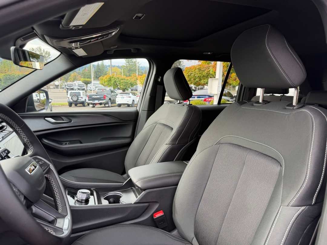 2025 Jeep Grand Cherokee Laredo X - Image 13