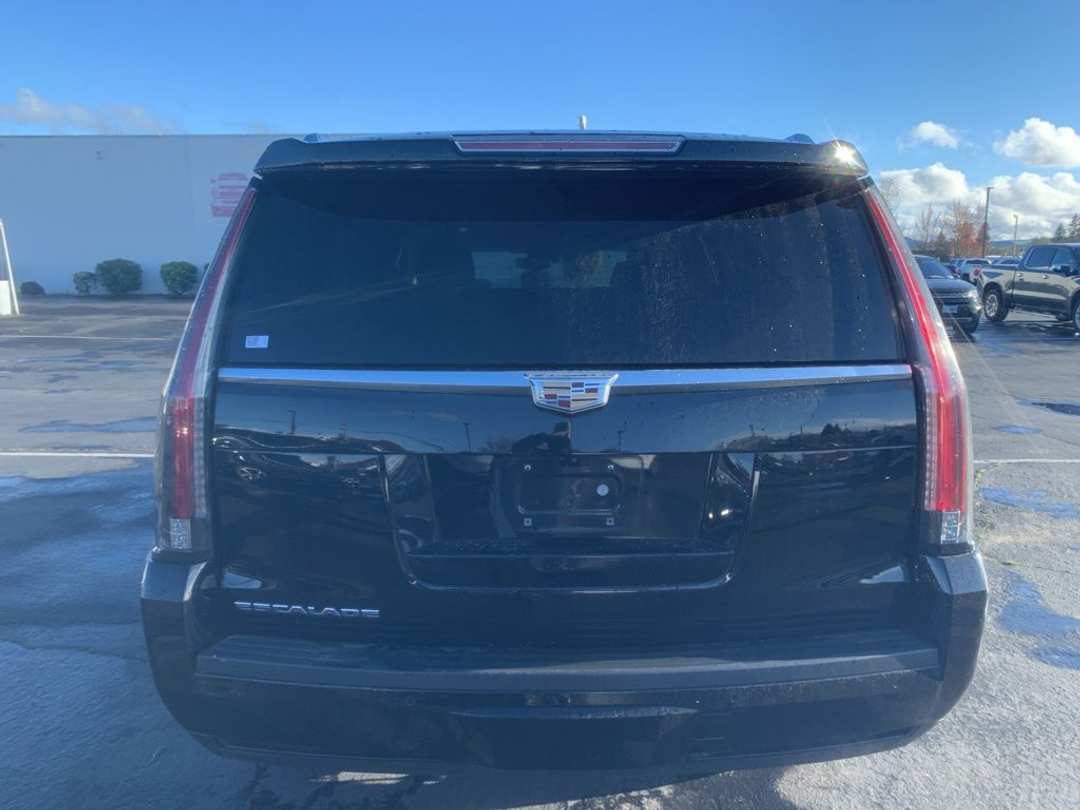 2019 Cadillac Escalade Luxury - Image 3
