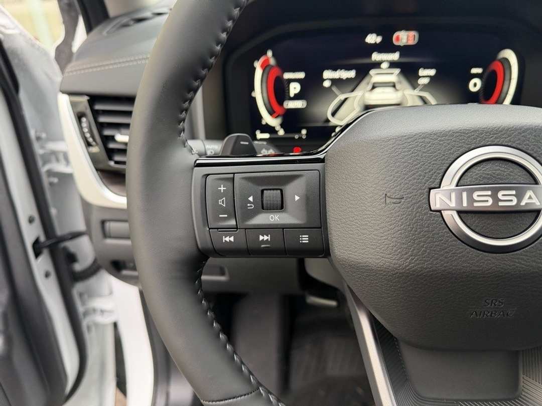 2026 Nissan Rogue Platinum - Image 18