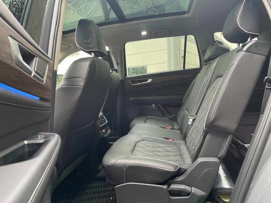 2025 Volkswagen Atlas 2.0T SEL Premium RLine - Image 17