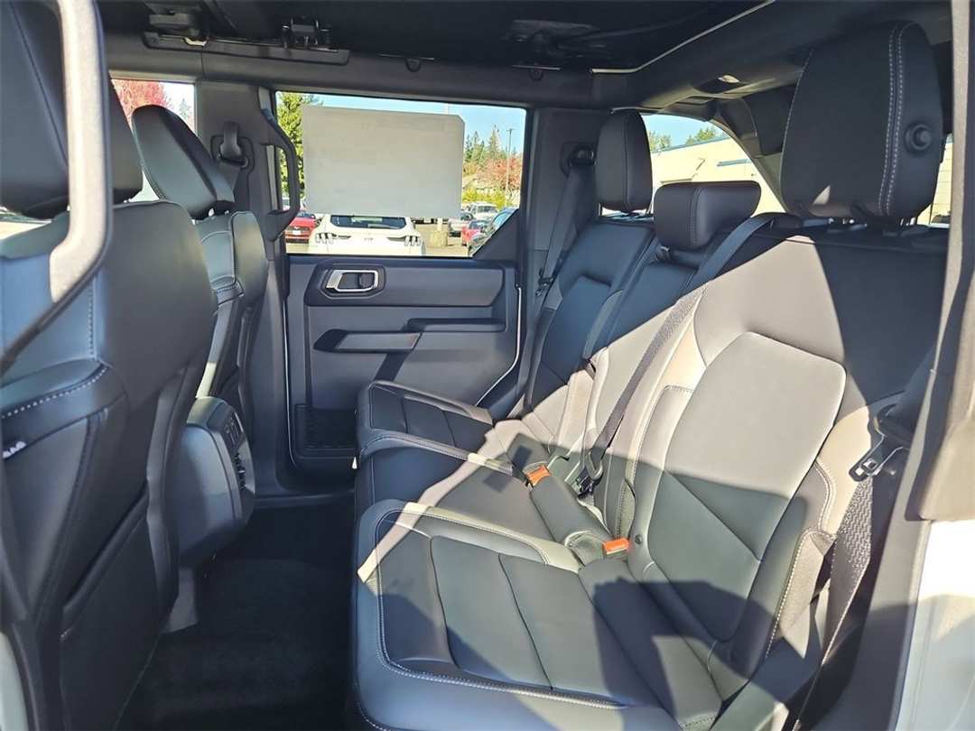 2025 Ford Bronco Outer Banks - Image 26