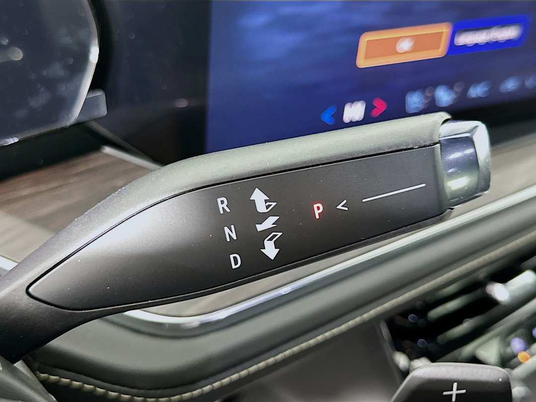 2025 Chevrolet Suburban Premier - Image 18