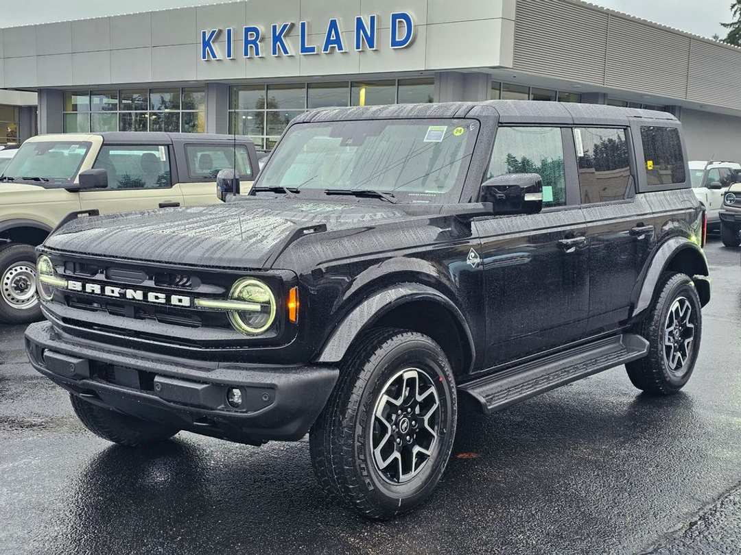 2025 Ford Bronco Outer Banks - Image 3