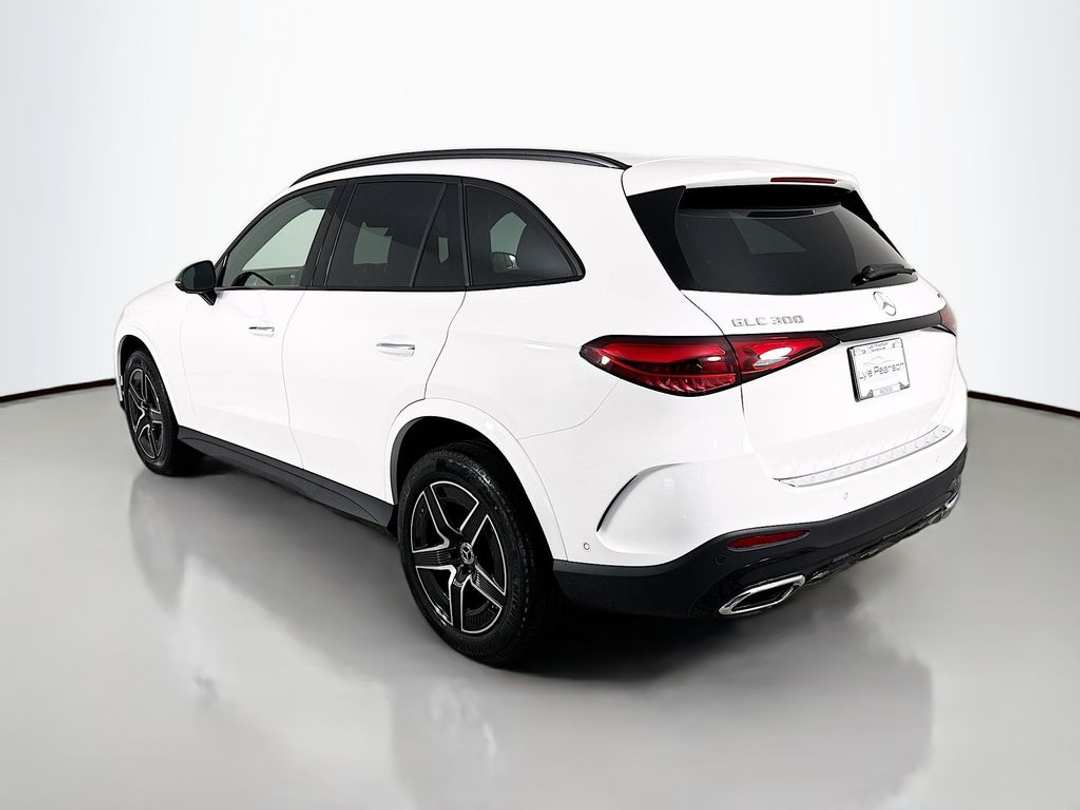 2026 Mercedes-Benz GLC GLC 300 - Image 3