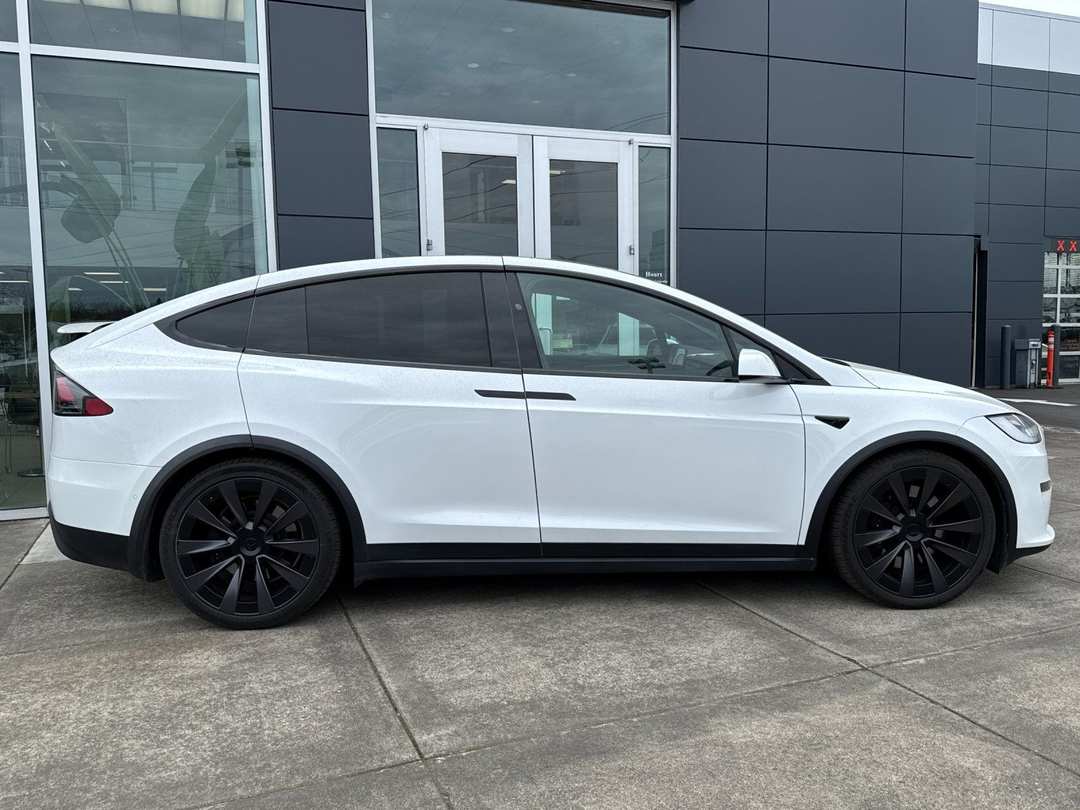 2022 Tesla Model X Plaid - Image 2