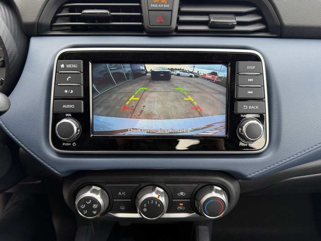 2025 Nissan Versa 1.6 SV - Image 27