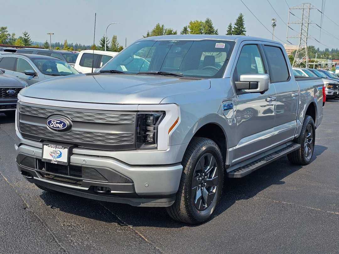 2025 Ford F-150 Lightning Lariat - Image 3