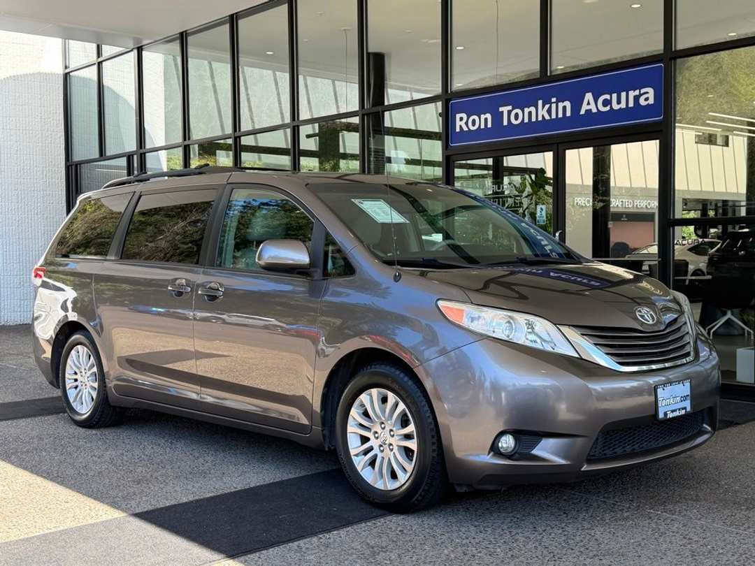 2011 Toyota Sienna XLE - Image 2