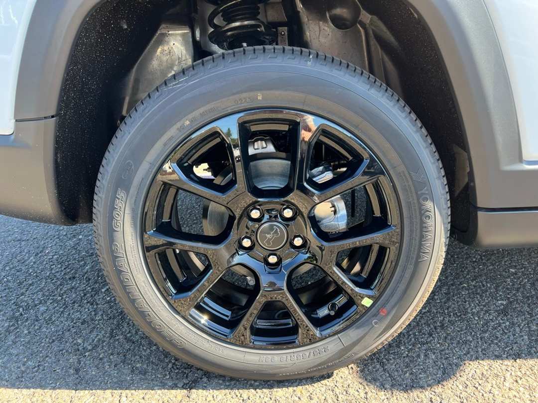 2026 Jeep Compass Latitude - Image 8