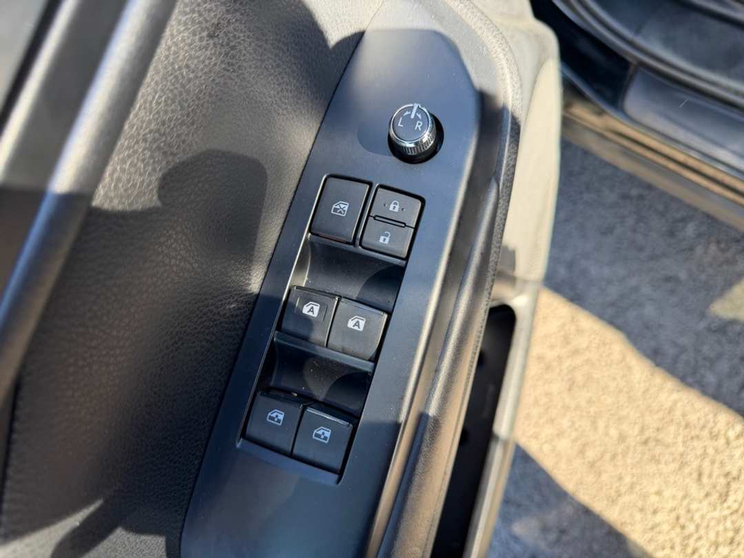 2018 Toyota Highlander SE - Image 13