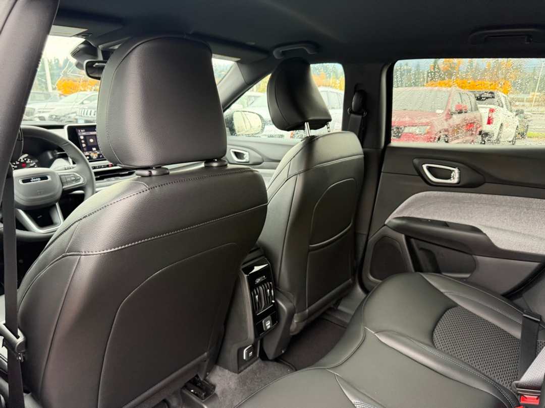 2026 Jeep Compass Latitude - Image 29