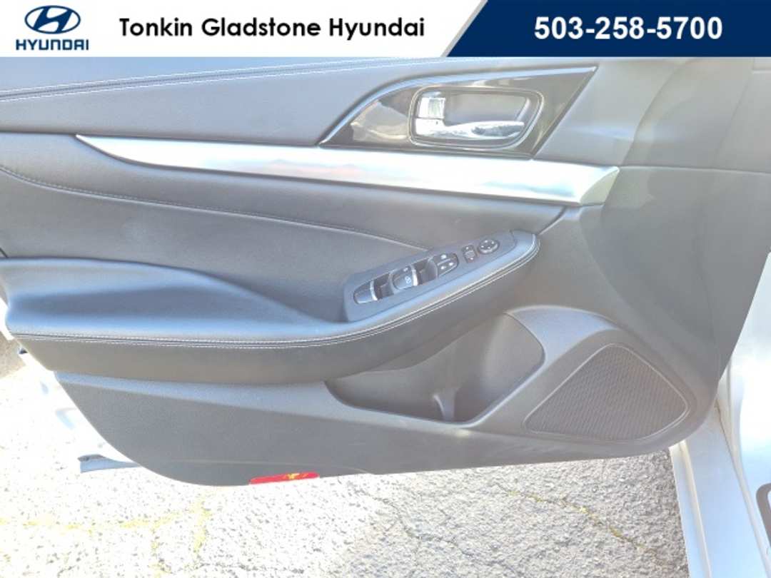 2023 Nissan Maxima SV - Image 8