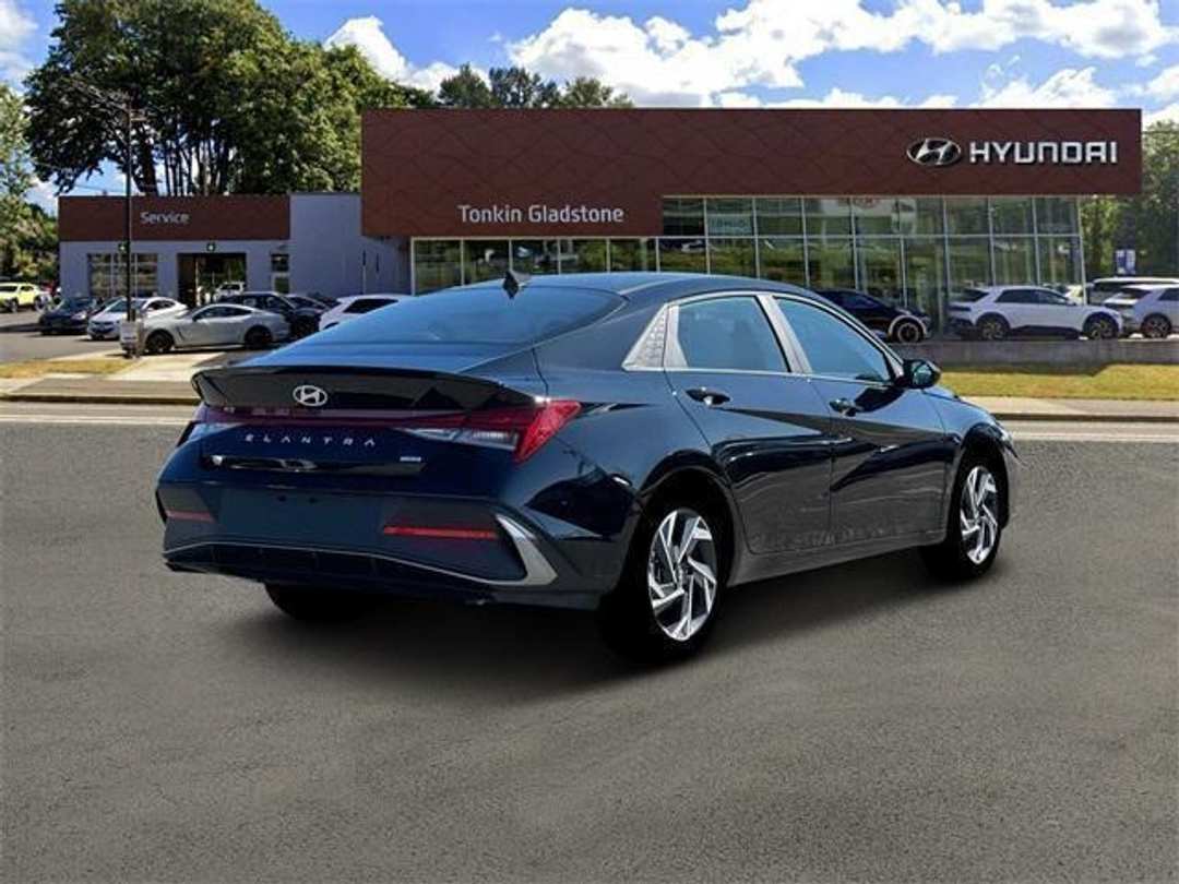2025 Hyundai Elantra SEL Sport - Image 7