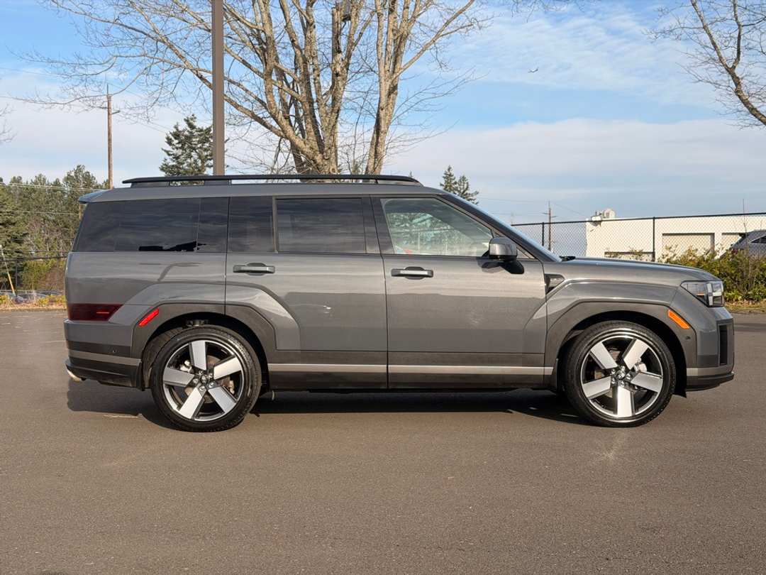 2025 Hyundai Santa Fe Limited - Image 8