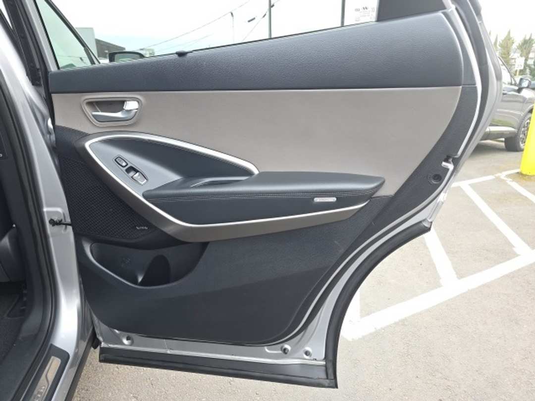 2017 Hyundai Santa Fe SE Ultimate - Image 24