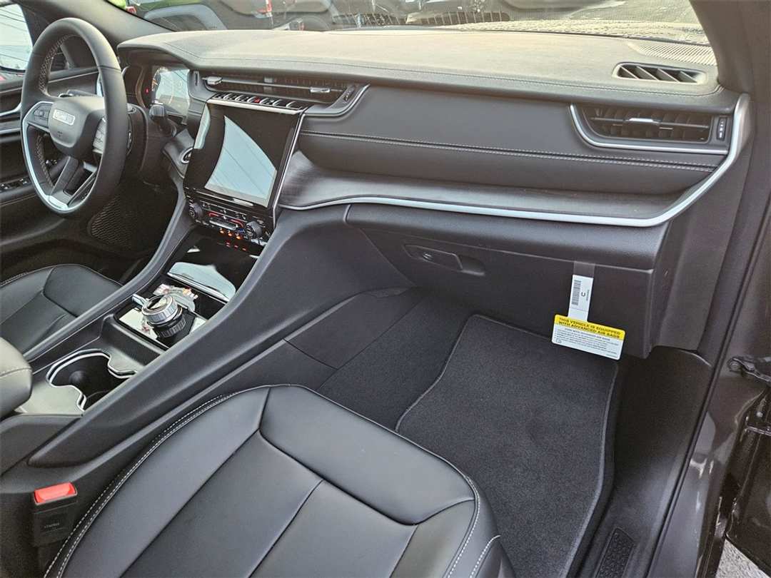 2025 Jeep Grand Cherokee Limited - Image 37