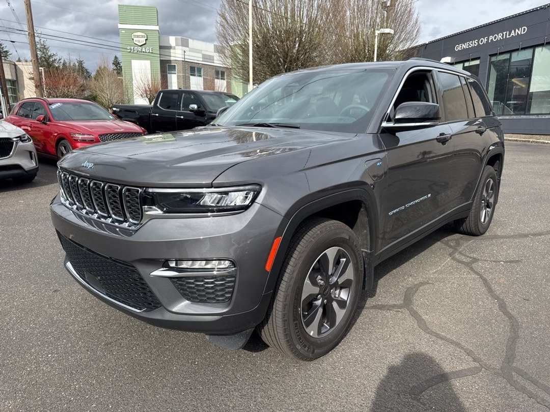 2025 Jeep Grand Cherokee 4xe - Image 2