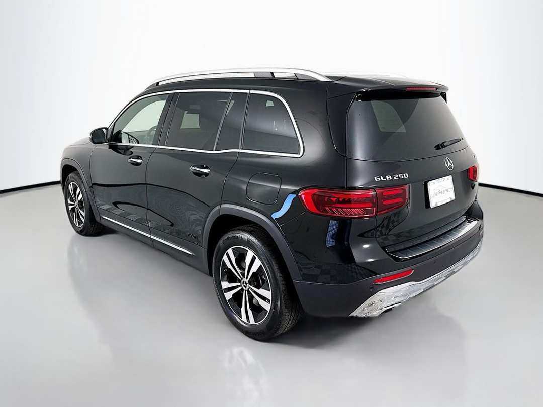 2025 Mercedes-Benz GLB GLB 250 - Image 3