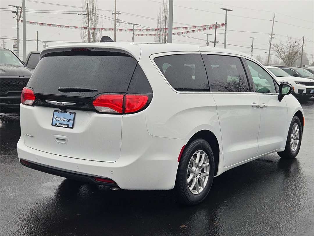 2026 Chrysler Voyager LX - Image 6
