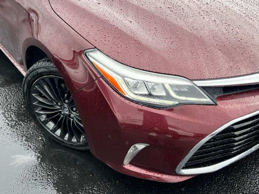 2016 Toyota Avalon Touring - Image 2