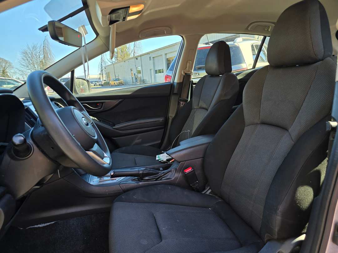 2017 Subaru Impreza 2.0i - Image 2