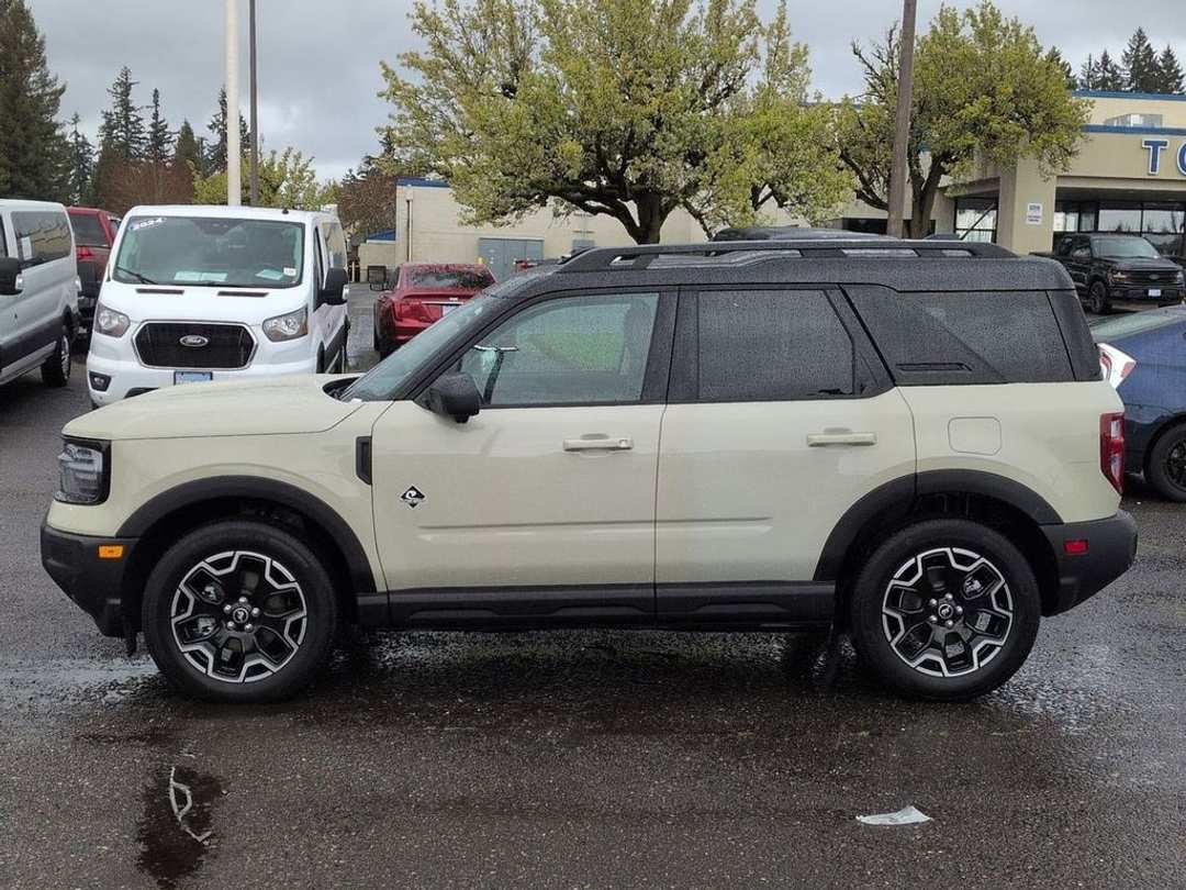2025 Ford Bronco Sport Outer Banks - Image 2