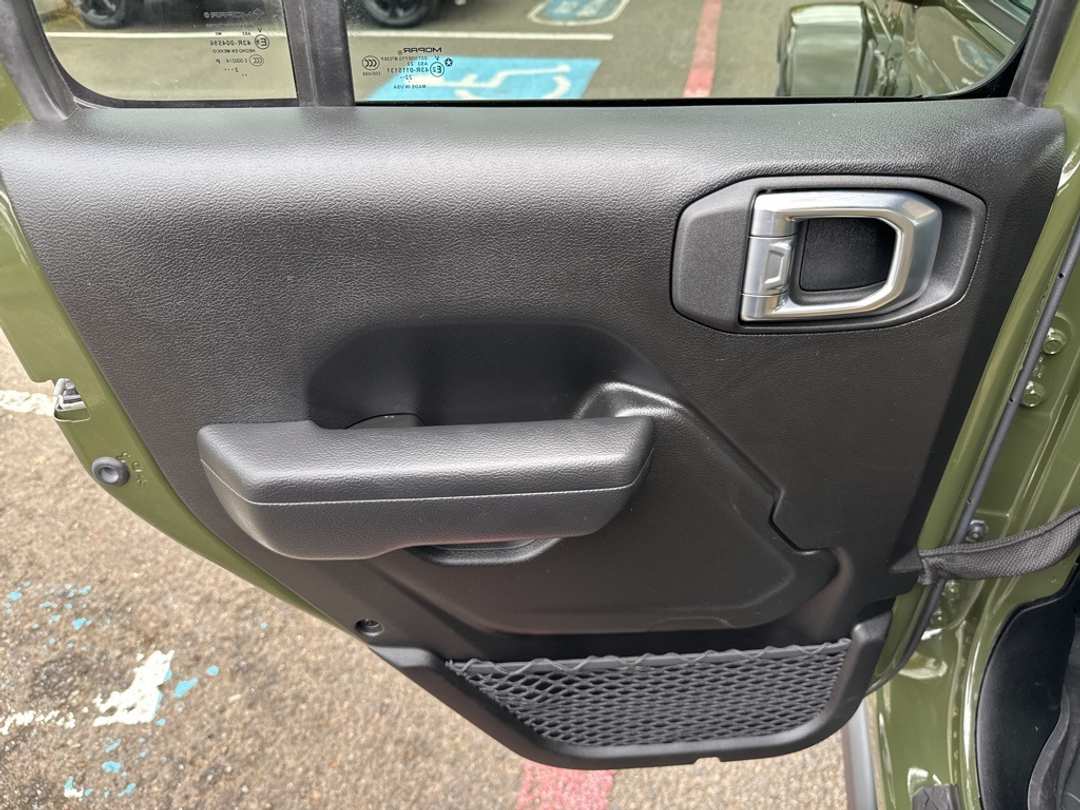 2023 Jeep Gladiator Willys - Image 26