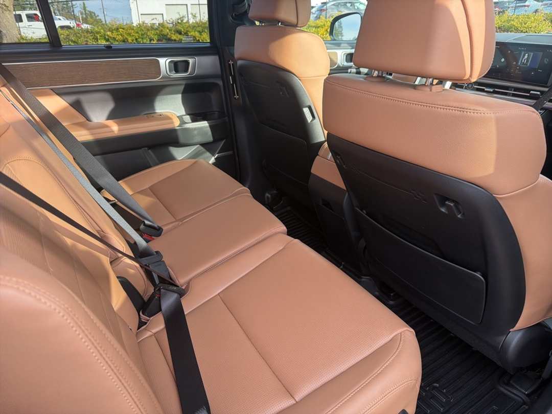 2025 Hyundai Santa Fe Limited - Image 23