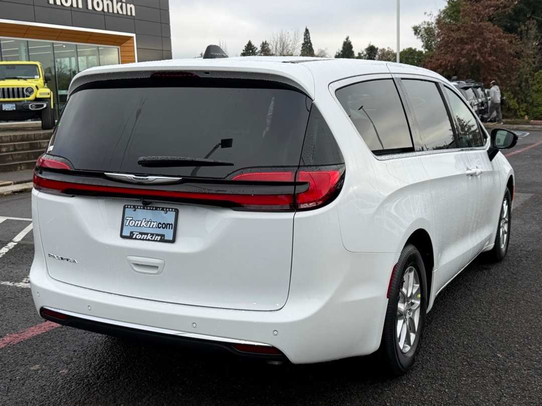 2026 Chrysler Pacifica Select - Image 8