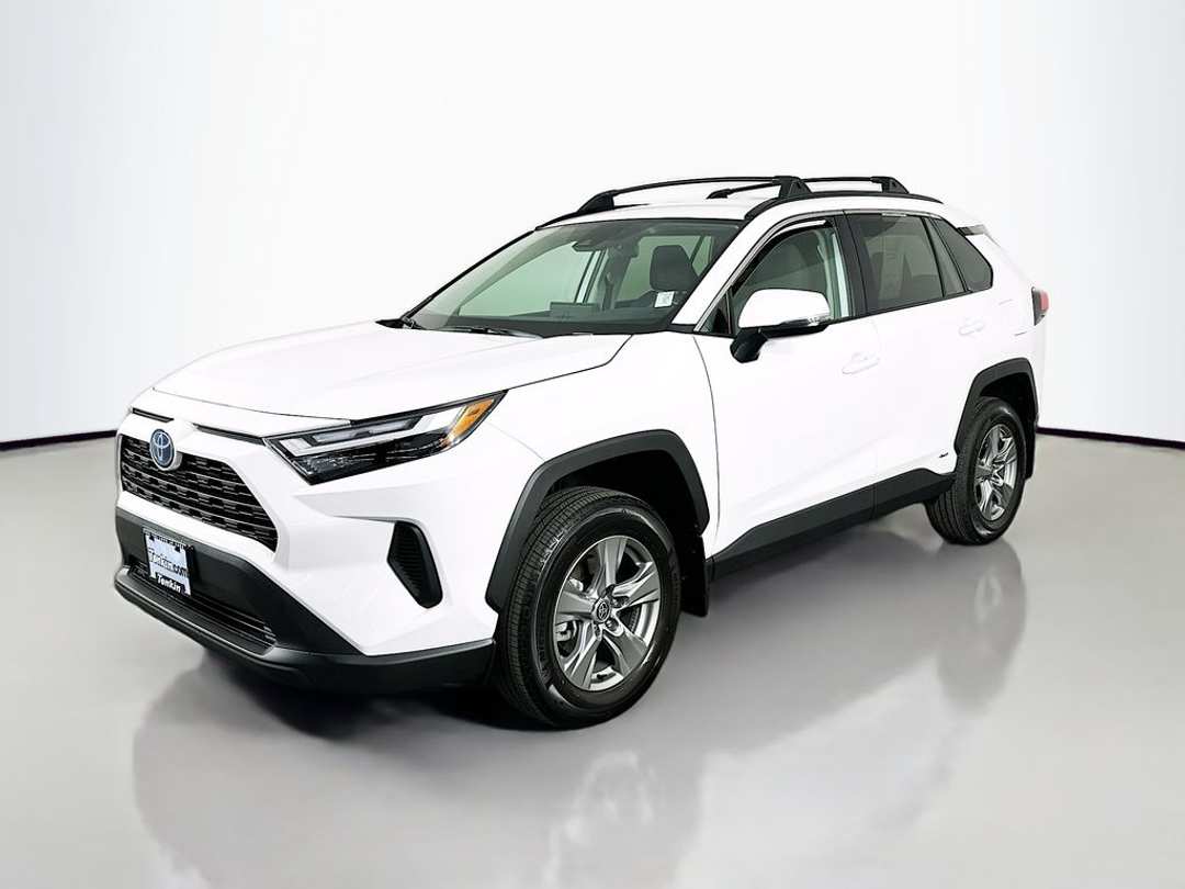 2024 Toyota Rav4 XLE - Image 4
