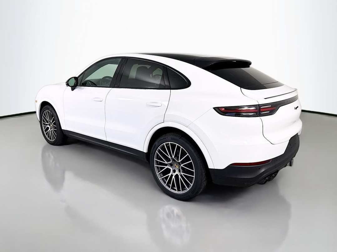 2023 Porsche Cayenne Platinum Edition - Image 3