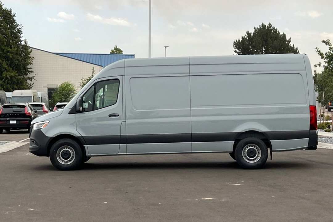 2024 Mercedes-Benz Sprinter 2500 Cargo 170 WB - Image 2