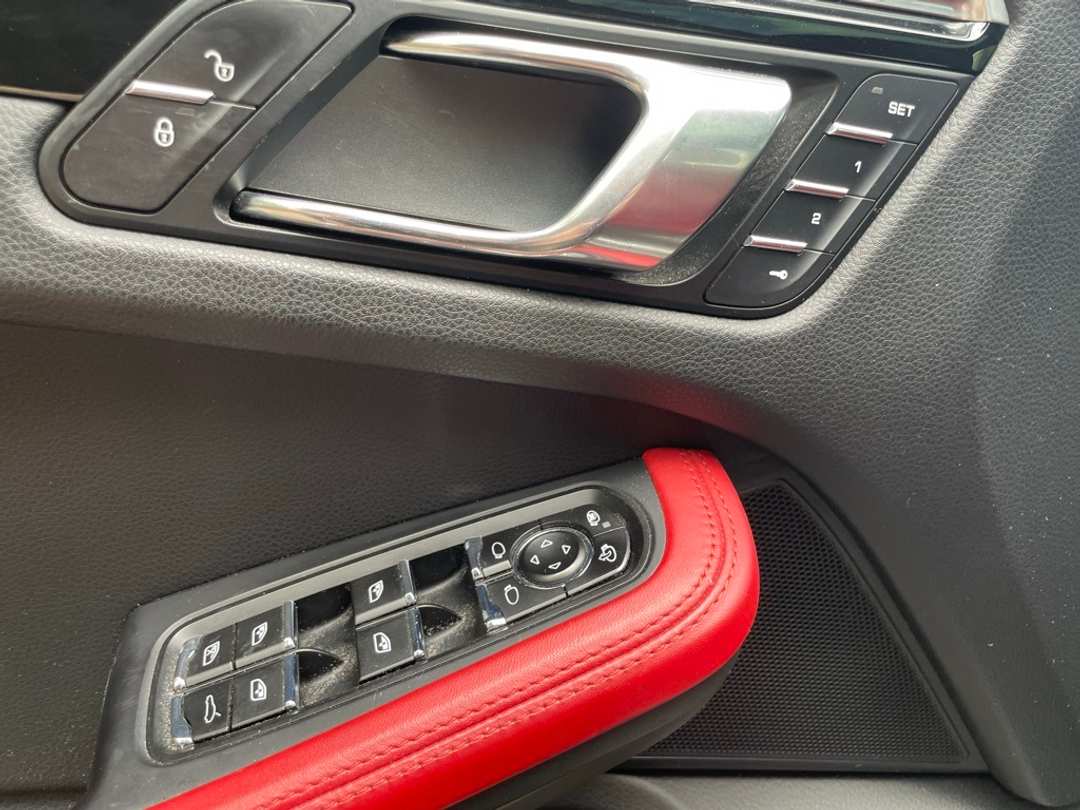 2018 Porsche Macan S - Image 10