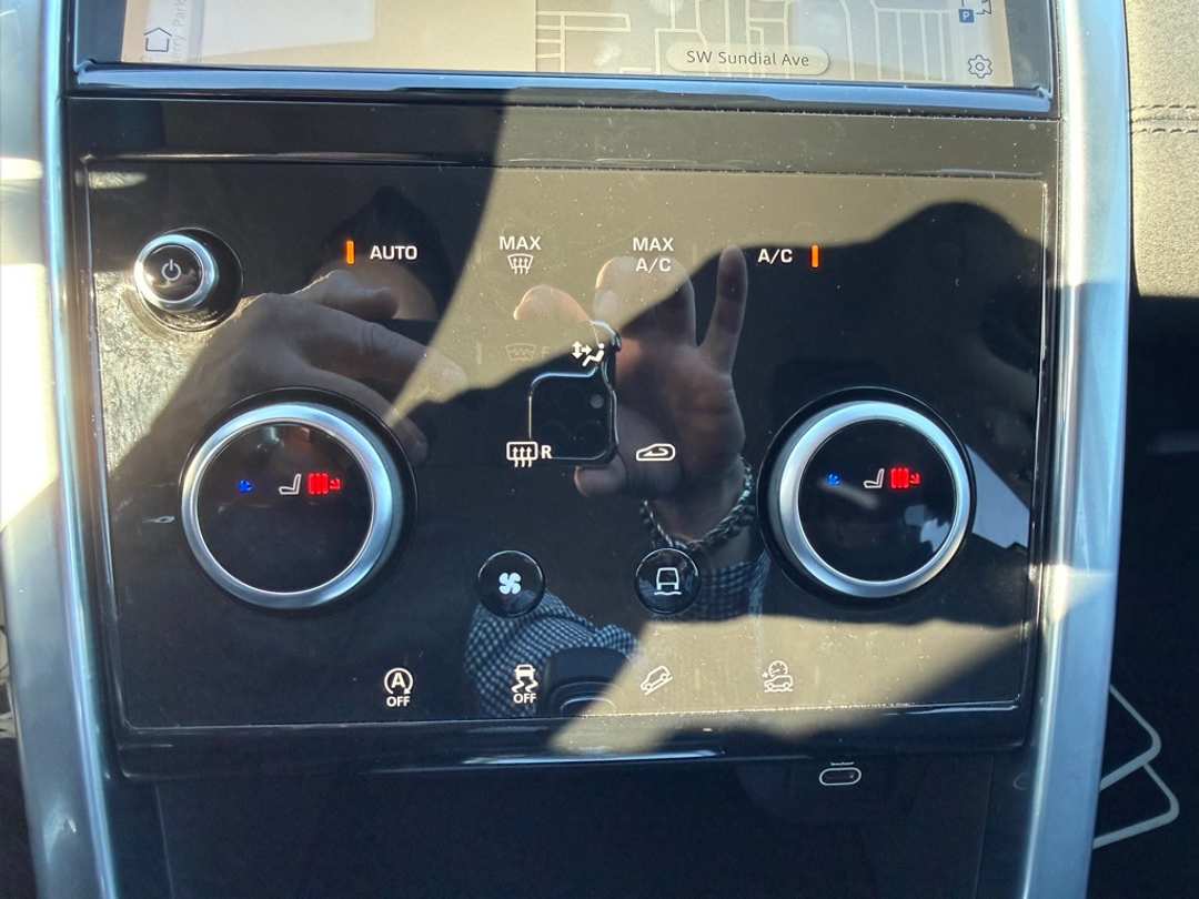 2023 Land Rover Discovery Sport SE - Image 15