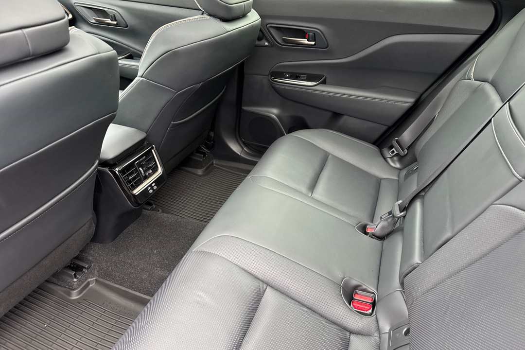 2025 Toyota Crown Signia Limited - Image 12