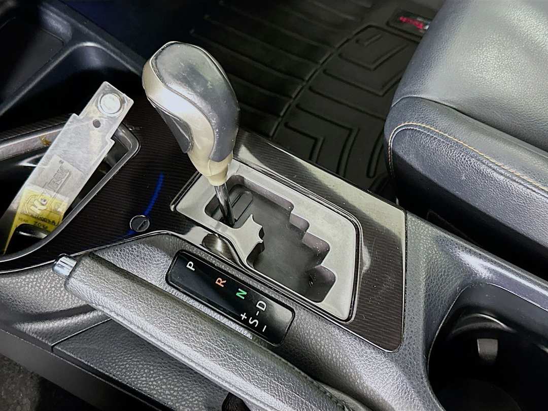 2016 Toyota Rav4 SE - Image 17