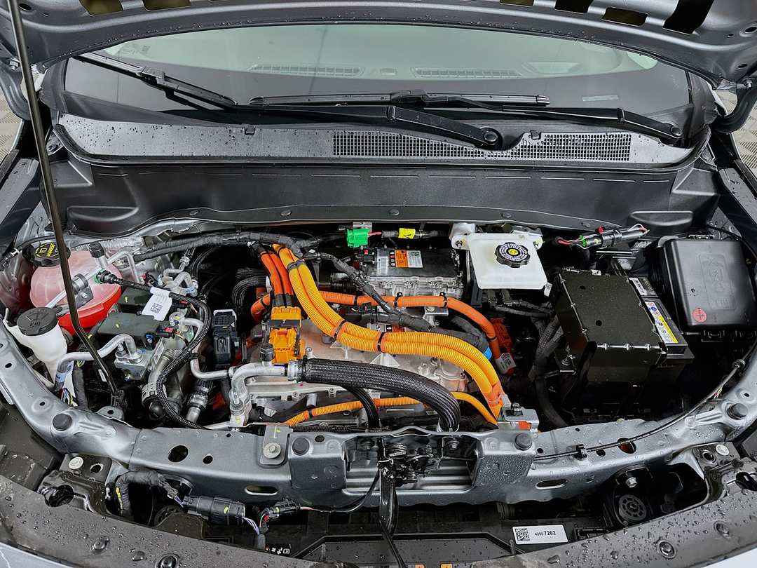 2027 Chevrolet Bolt Ev LT - Image 29