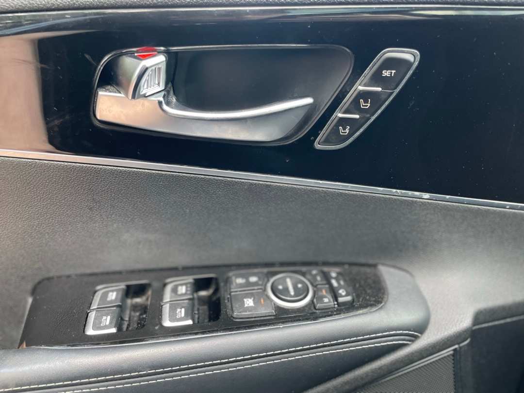 2016 Kia Sorento SX Limited - Image 7