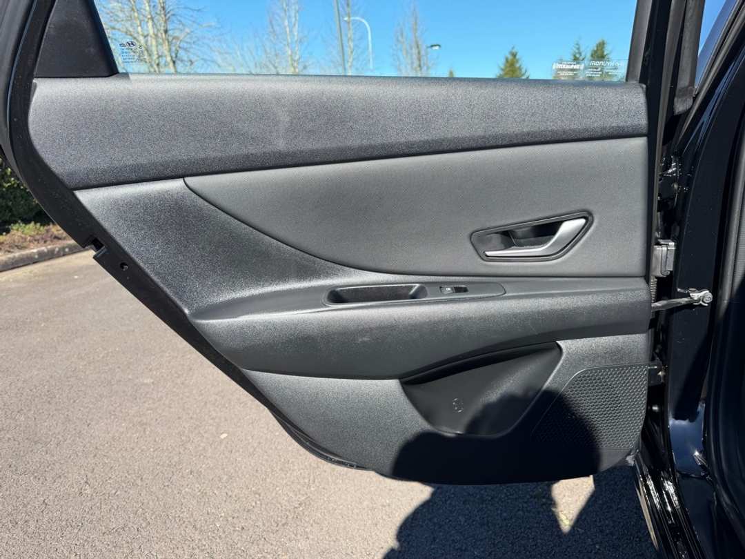 2023 Hyundai Elantra SEL - Image 30