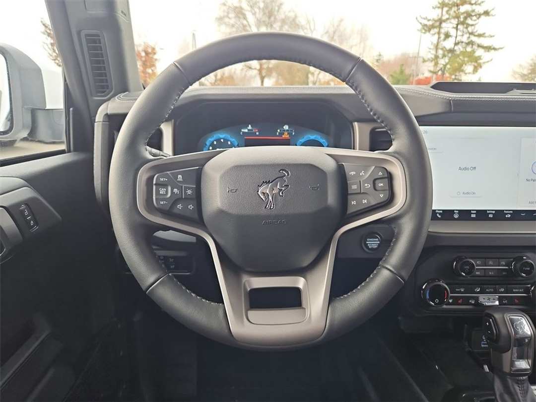 2025 Ford Bronco Outer Banks - Image 14