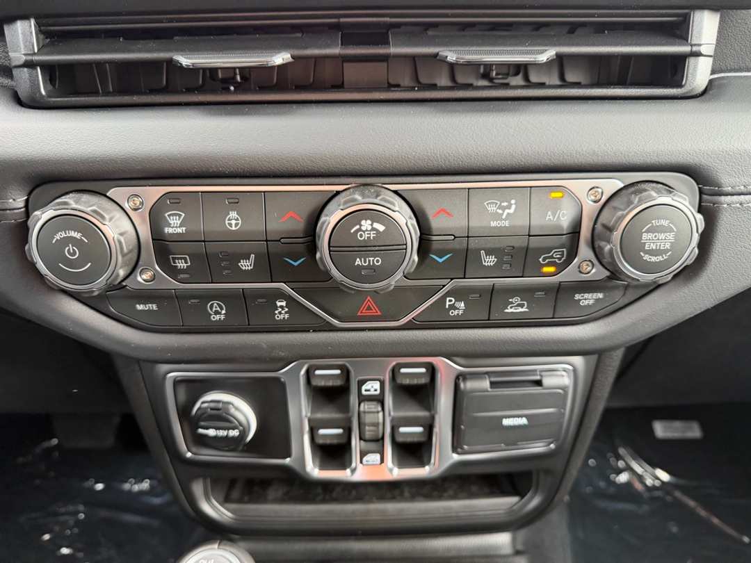 2026 Jeep Wrangler Sahara - Image 23