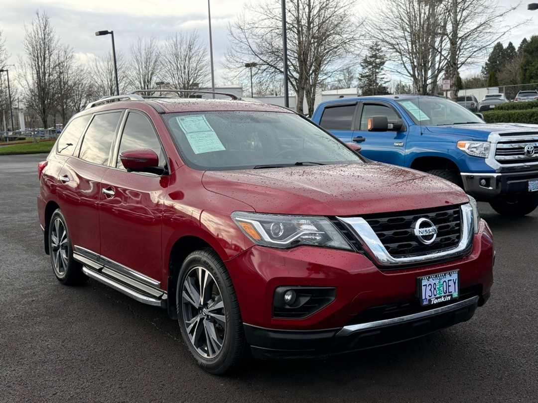 2019 Nissan Pathfinder Platinum - Image 2