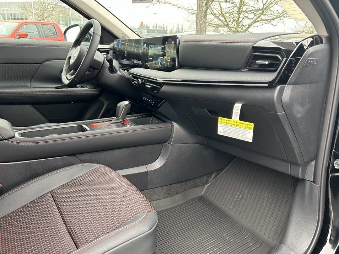 2025 Nissan Kicks SR - Image 25